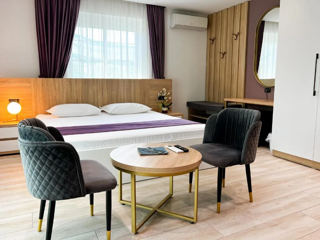Deluxe King Room — Jata Hotel