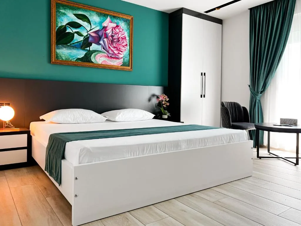 Deluxe King Room — Jata Hotel